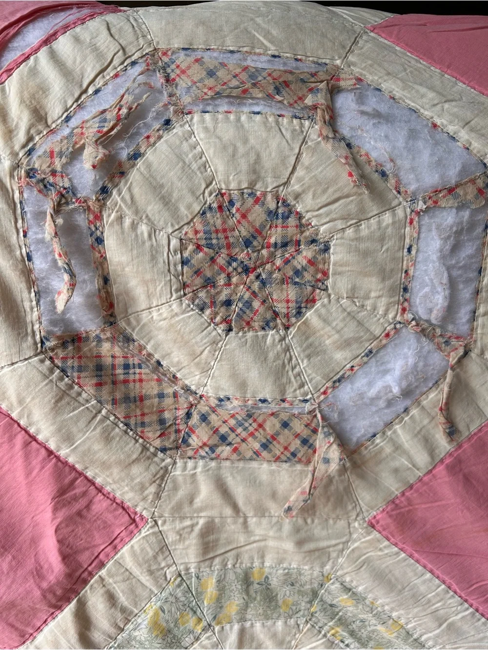 Vintage Handmade Dresden Plate Quilt